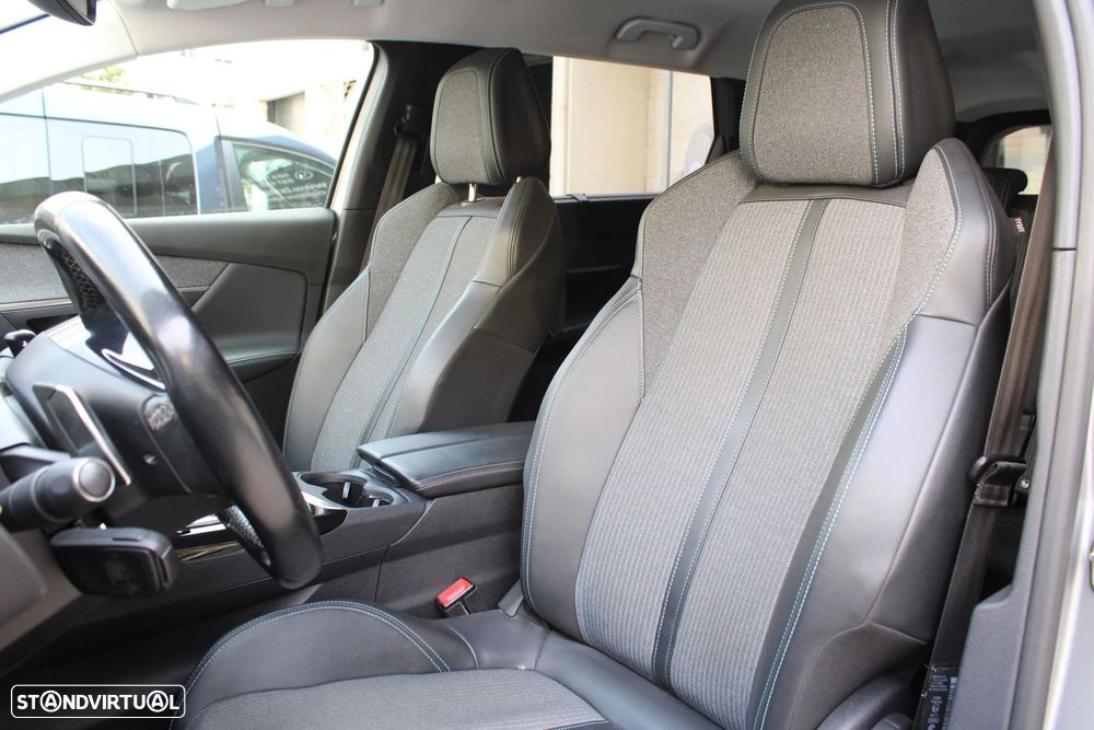 Peugeot 5008 BlueHDI 130 EAT8 Allure Pack - 33