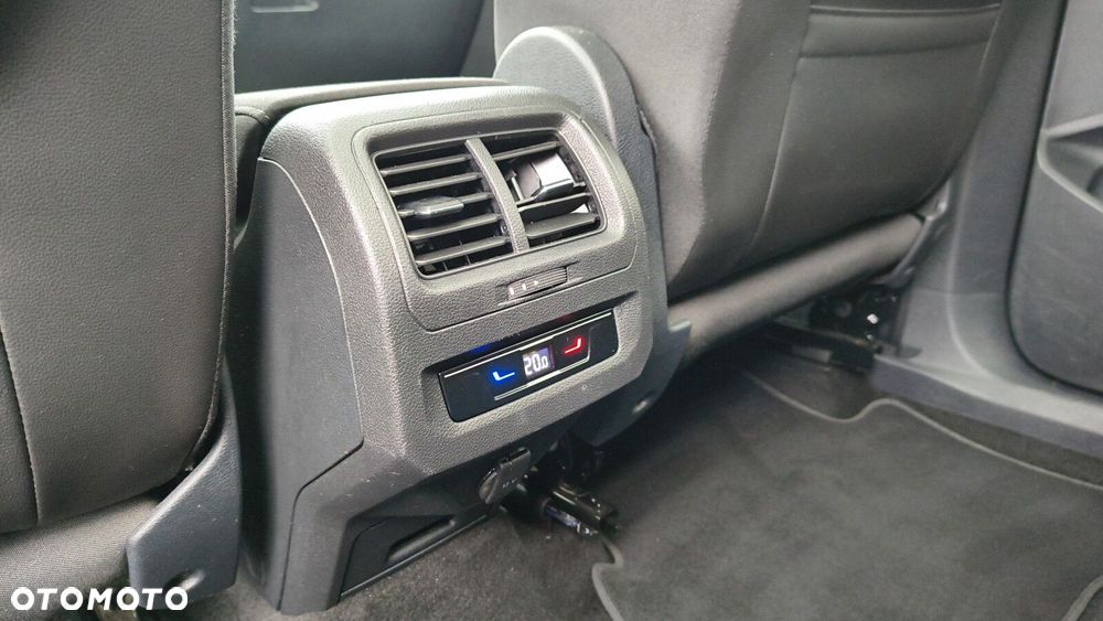 Volkswagen Touran - 32