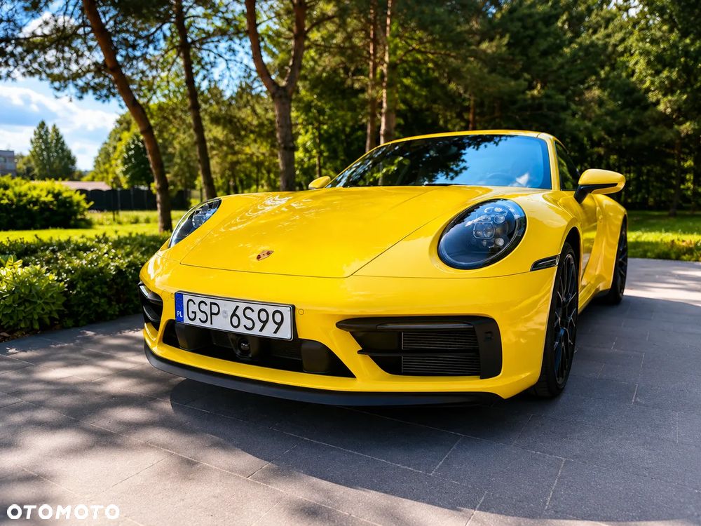 Porsche 911 Carrera GTS - 1