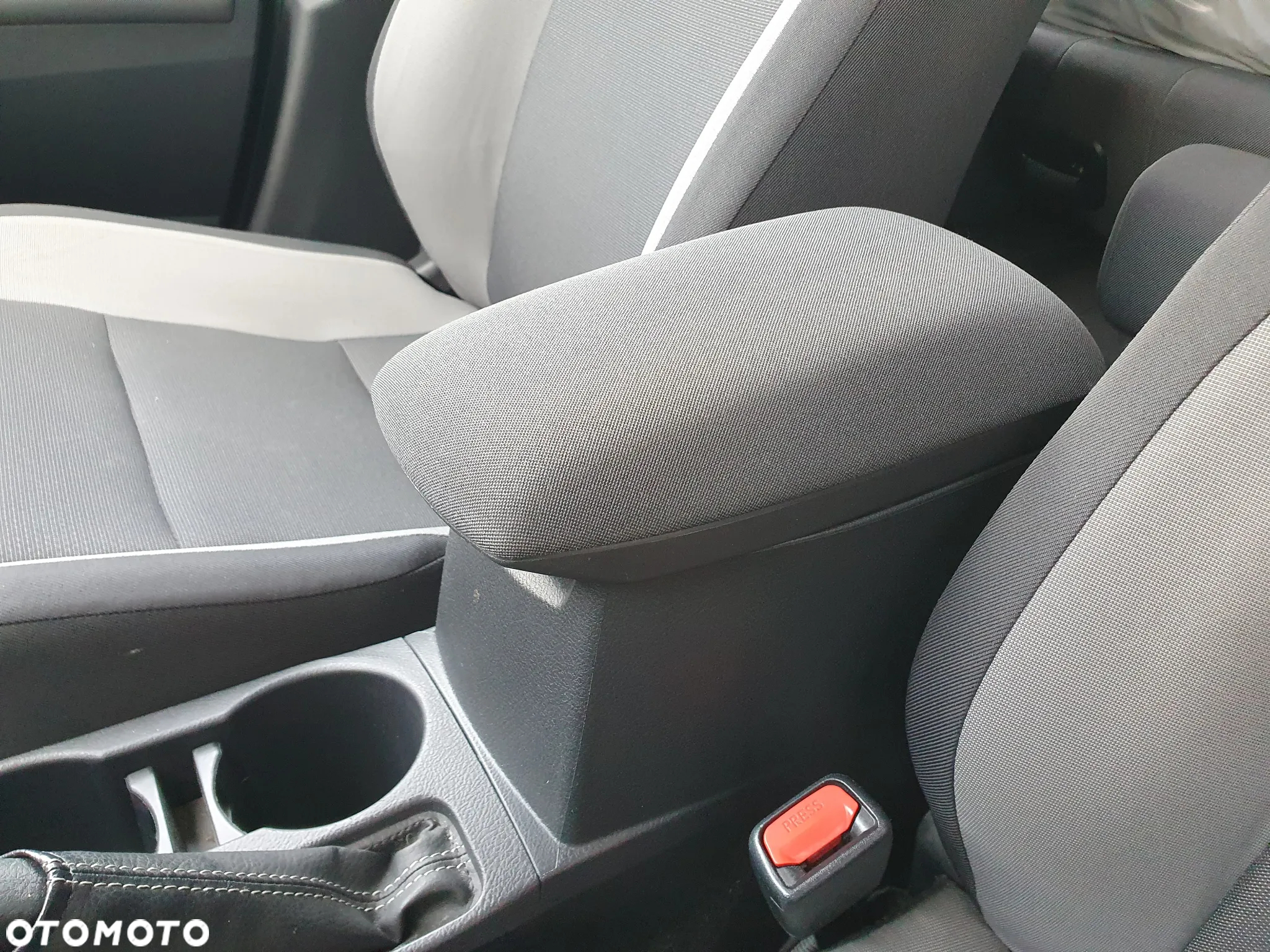 Toyota Auris 1.33 VVT-i Active - 24