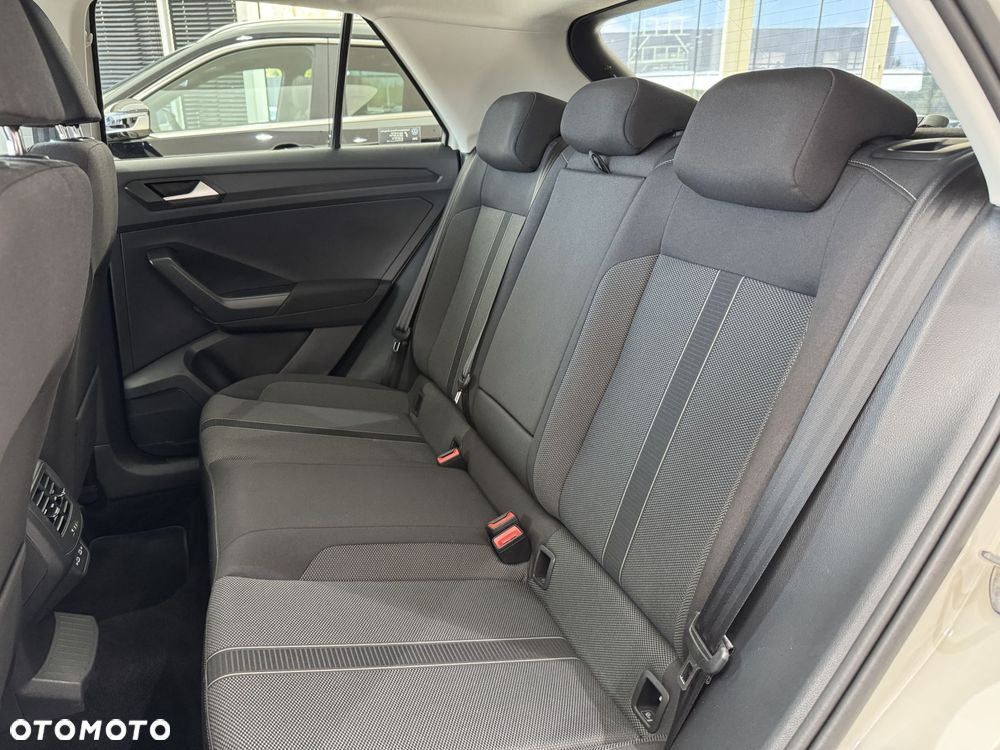 Volkswagen T-Roc - 13