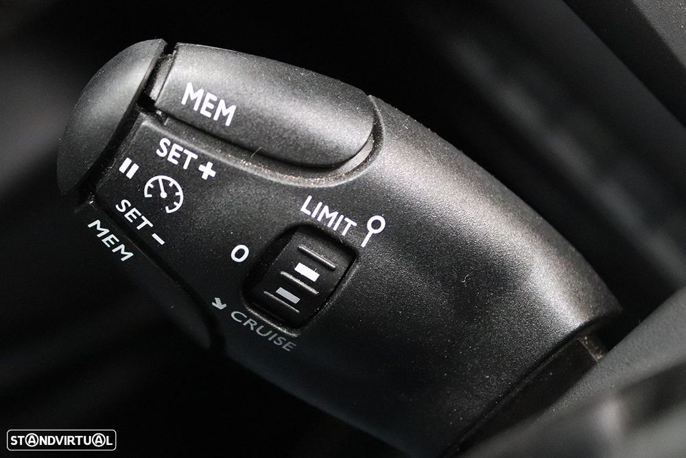 Peugeot 2008 1.2 PureTech Allure - 19