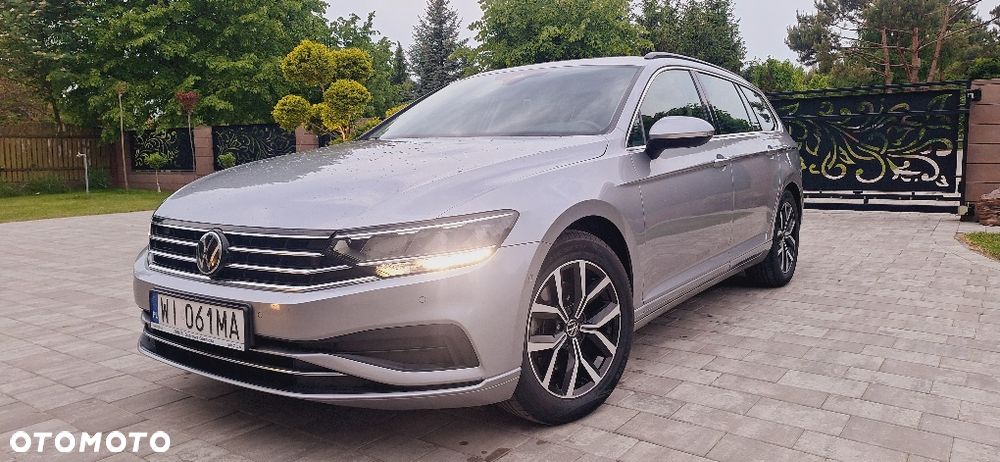 Volkswagen Passat - 1