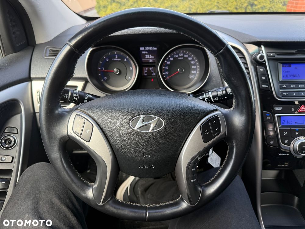 Hyundai i30 blue Kombi 1.6 CRDi YES Gold - 29