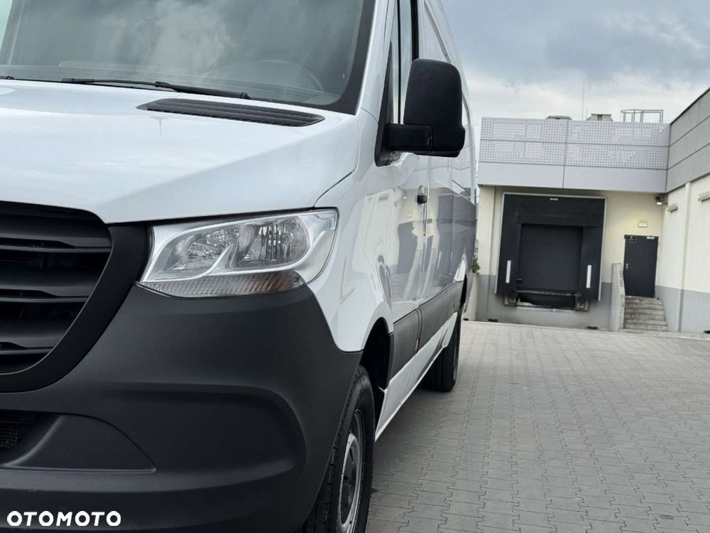 Mercedes-Benz Sprinter - 14