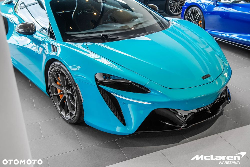 McLaren Artura - 12