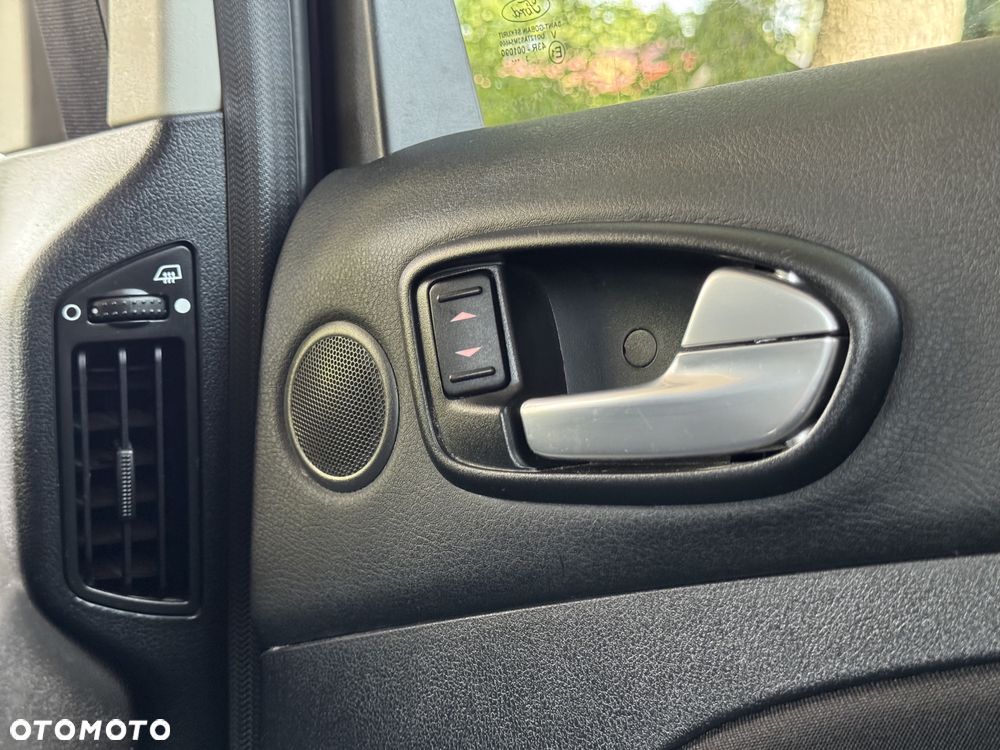 Ford S-Max - 34