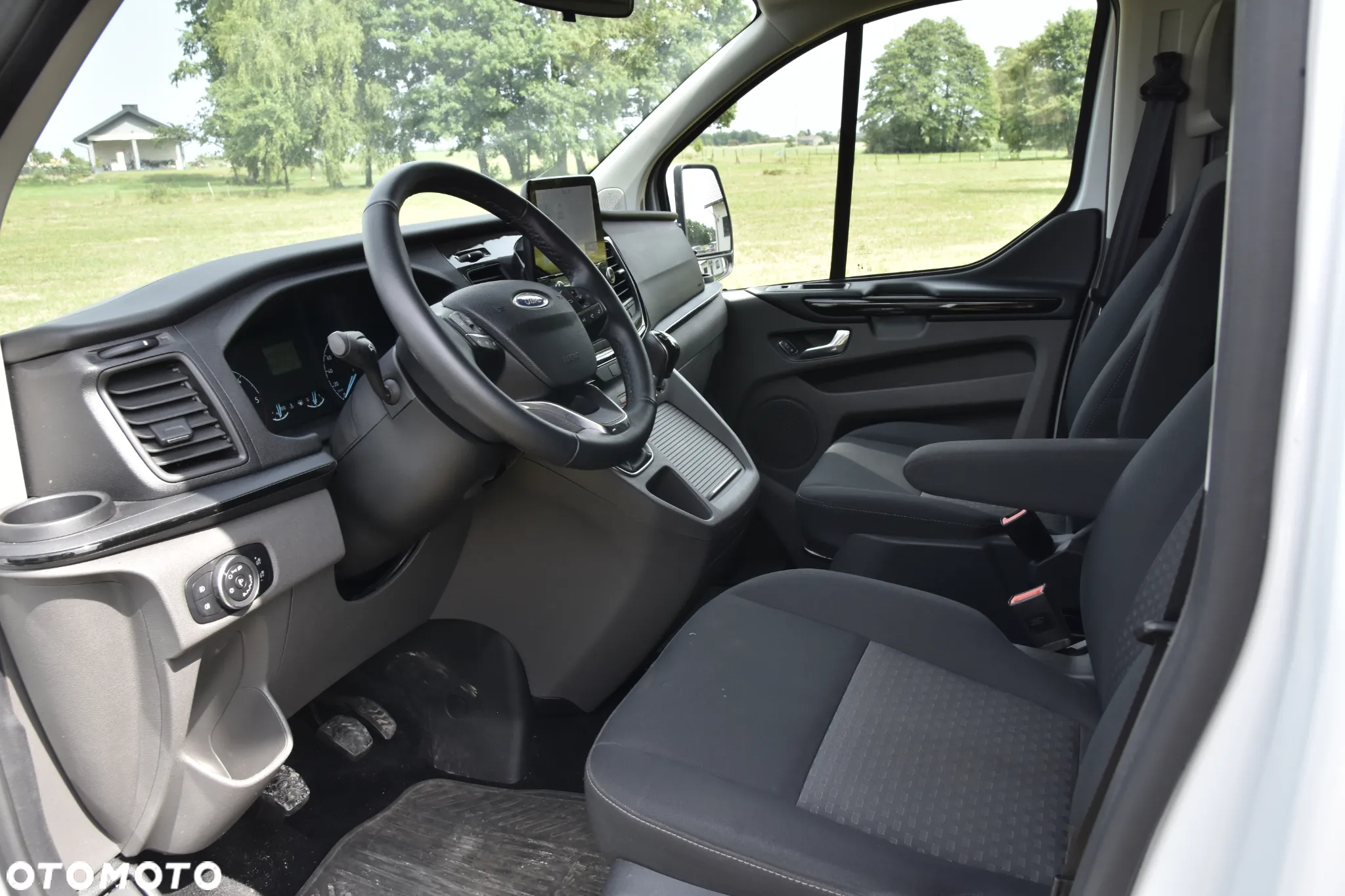 Ford Tourneo Custom - 8