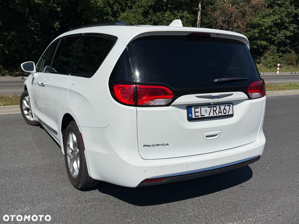 Chrysler Pacifica - 11