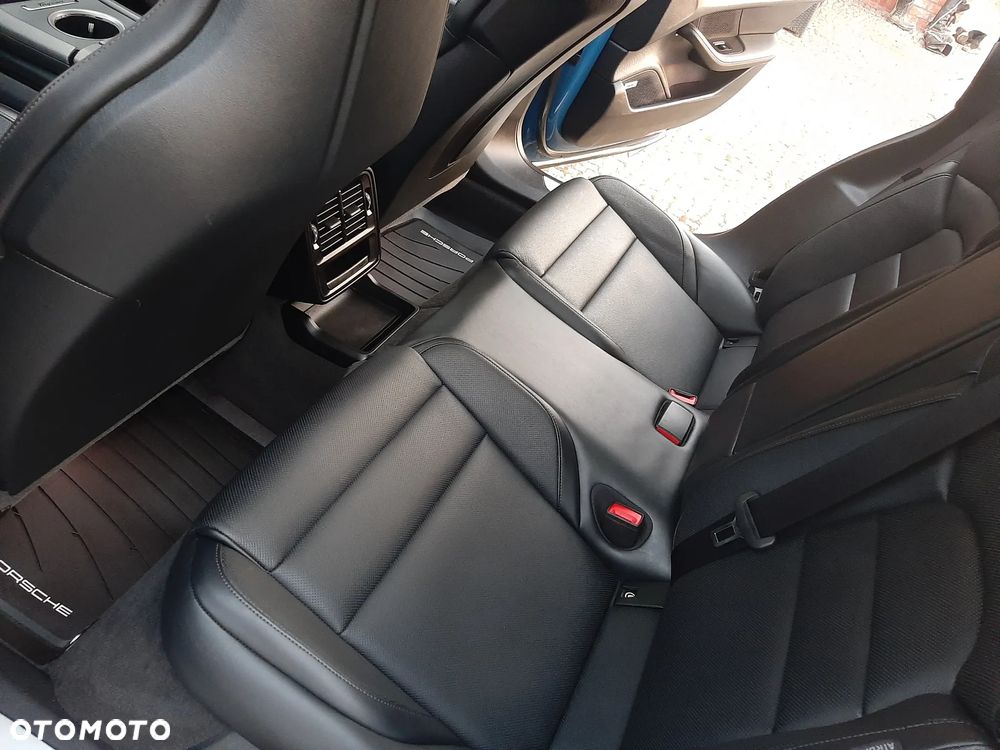 Porsche Taycan 4S - 21