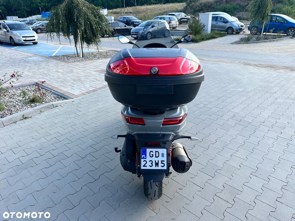 Piaggio MP-3 - 10