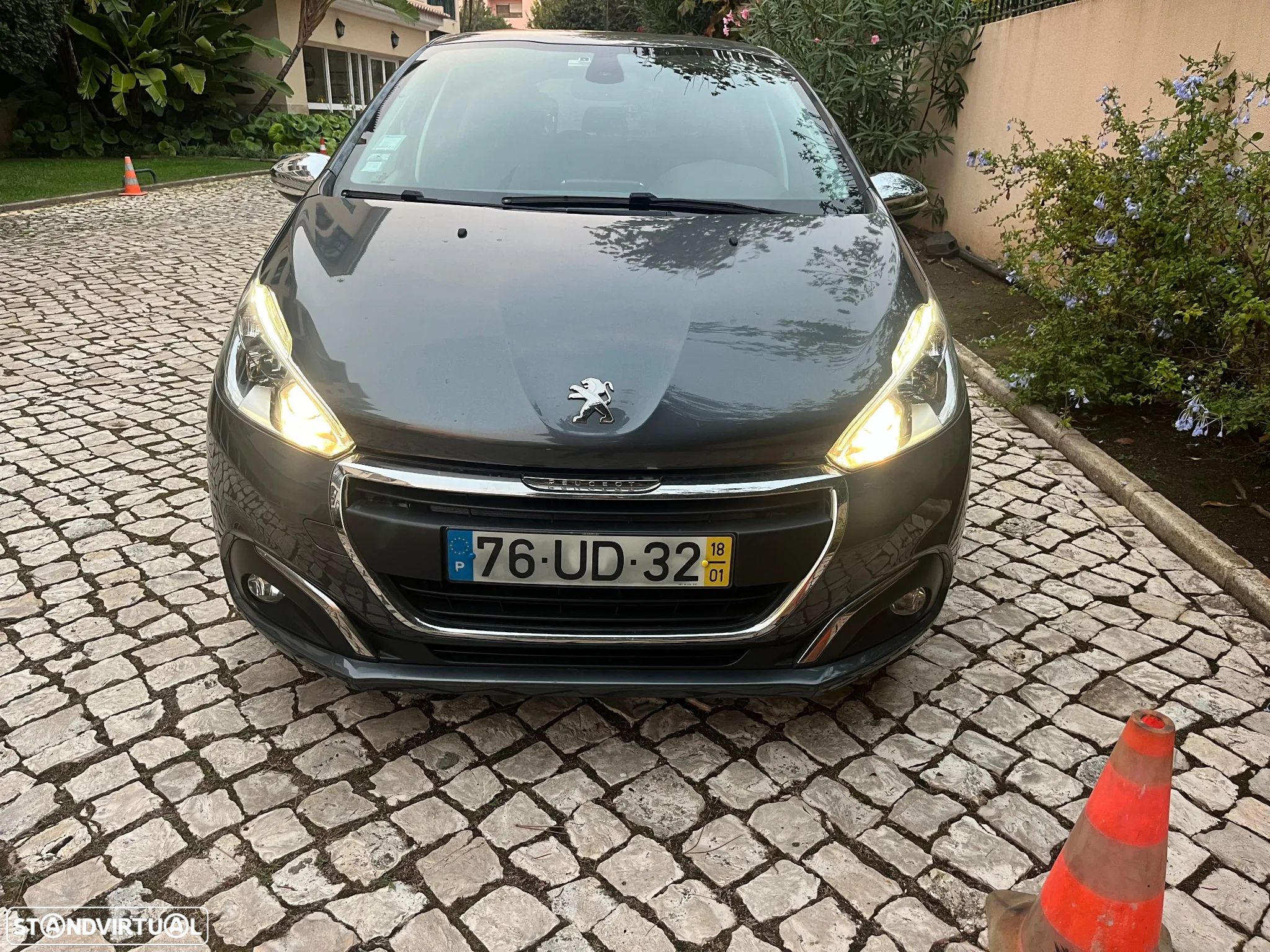 Peugeot 208 - 1