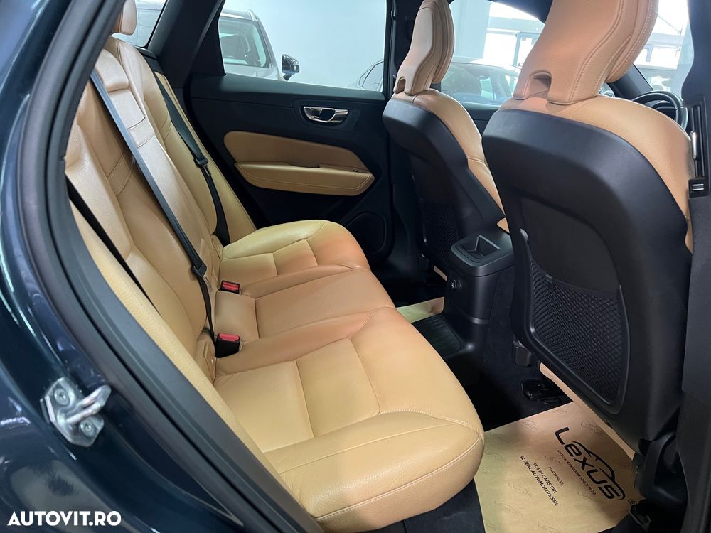 Volvo XC 60 T8 Twin Engine AWD Momentum Pro - 14