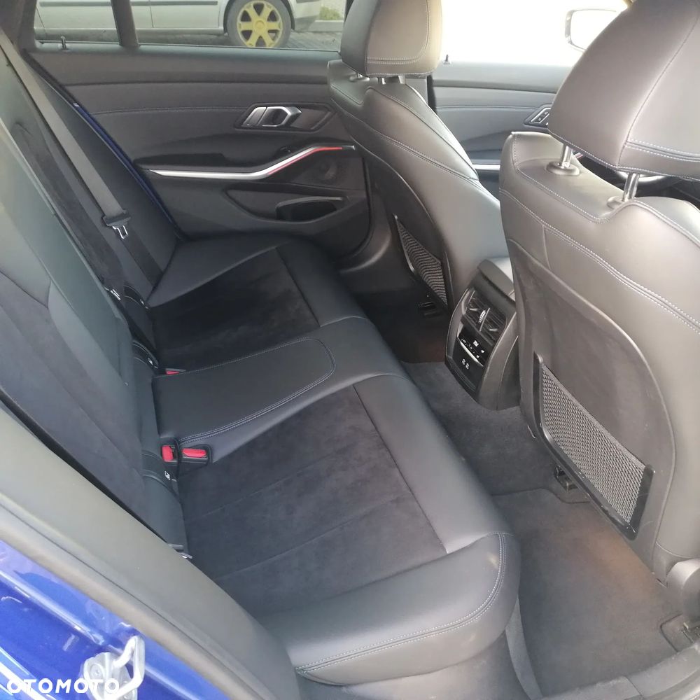 BMW Seria 3 330e M Sport - 10
