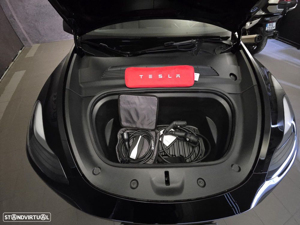 Tesla Model Y Long Range Dual Motor AWD - 11