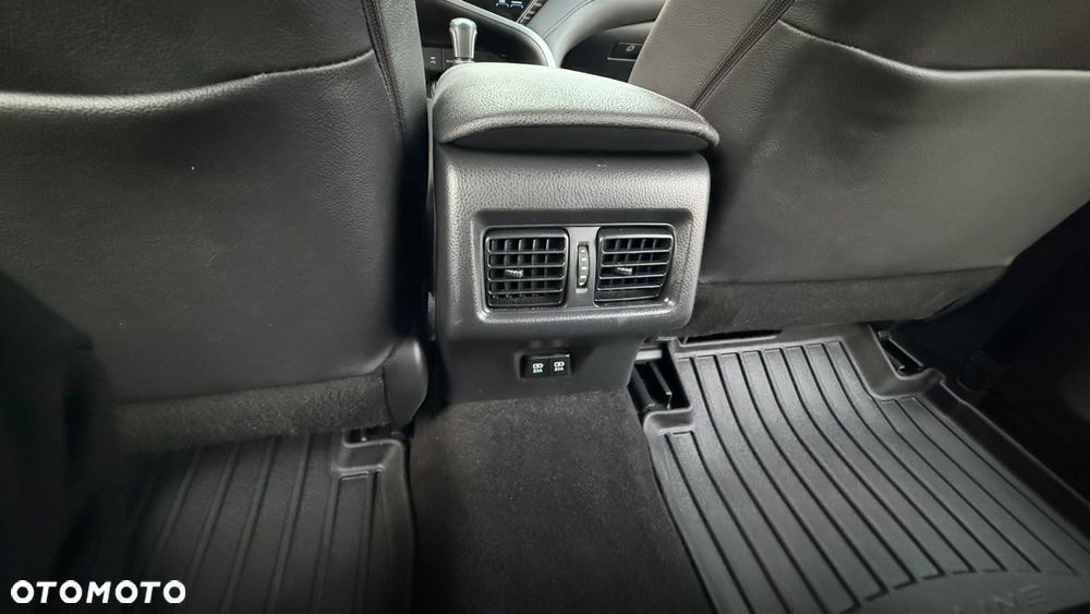 Toyota Camry - 34