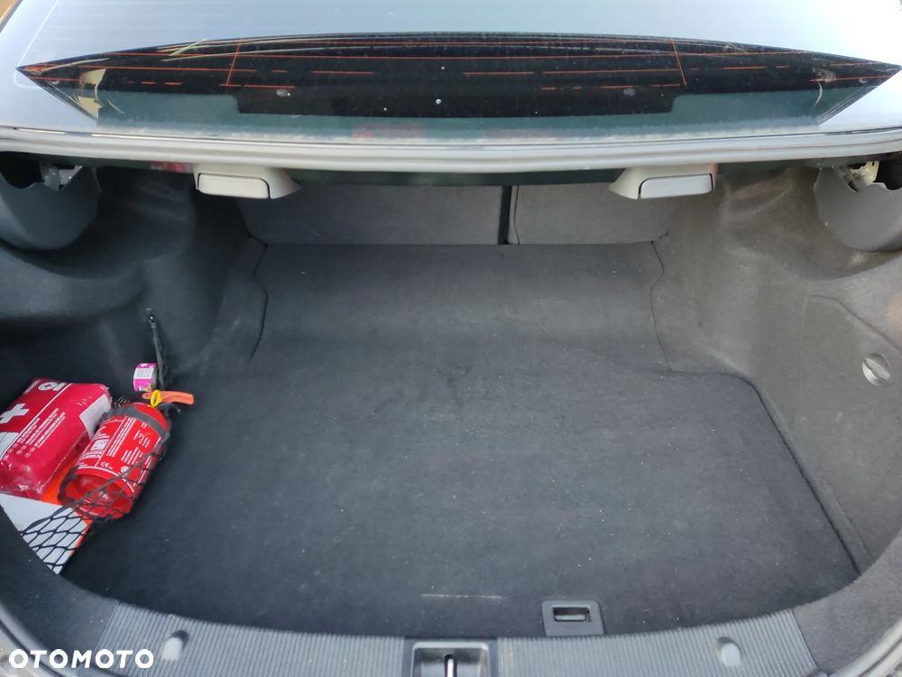 Mercedes-Benz Klasa C 180 CGI BlueEff Avantgarde - 13