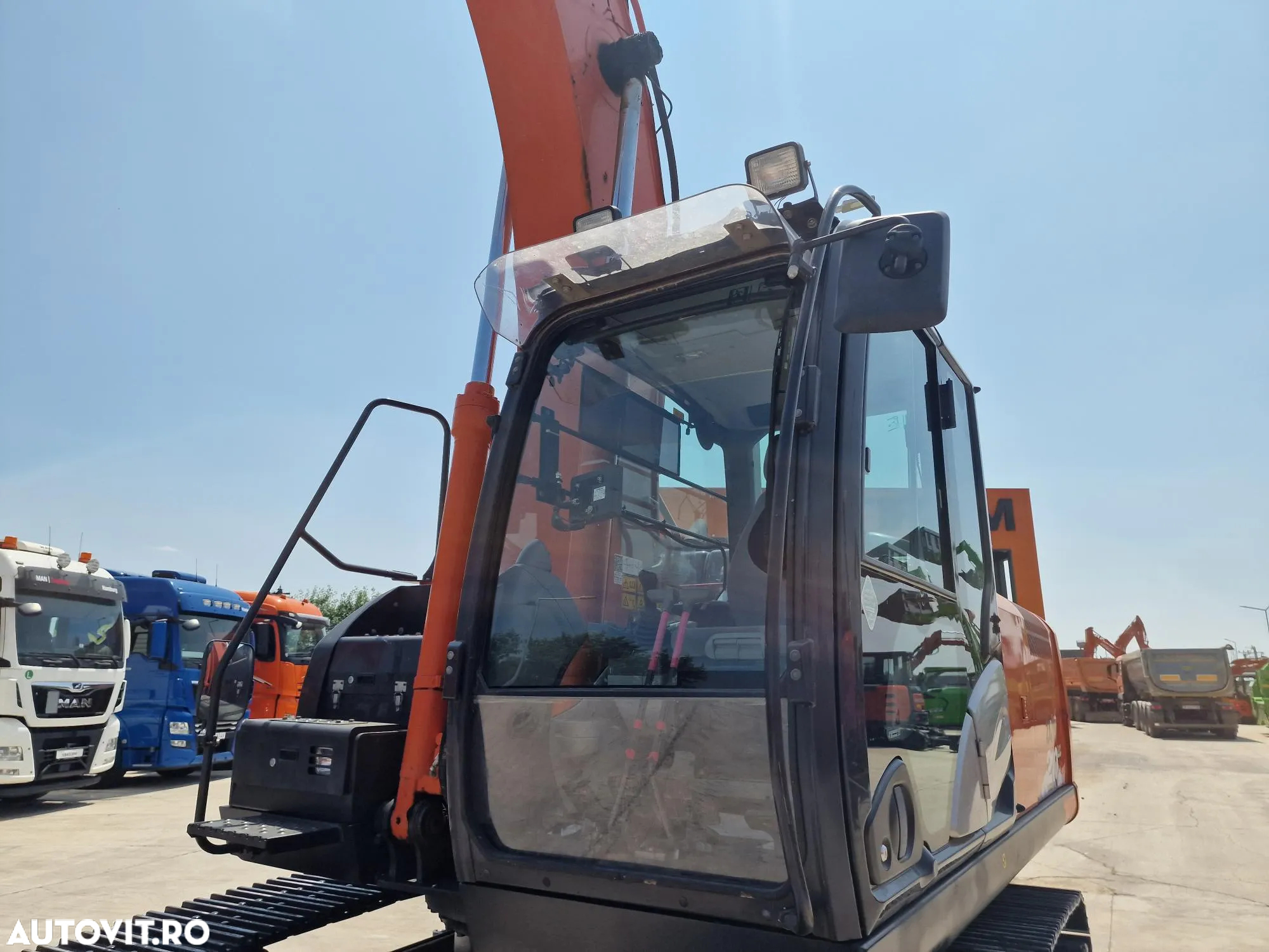 Hitachi ZX210, 2019, 23t, 4.888h, cupa NOUA 1,3mc-96.900 EUR+Tva, camera spate, camere laterale, inst picon, aer cond climatronic, consum 11l/h,. 3 pompe hidr HITACHI, inst picon, lant 90% ok 480h mars, posbilitate leasing 4 ani-PROMOTIE 96.900 EUR+Tva - 34