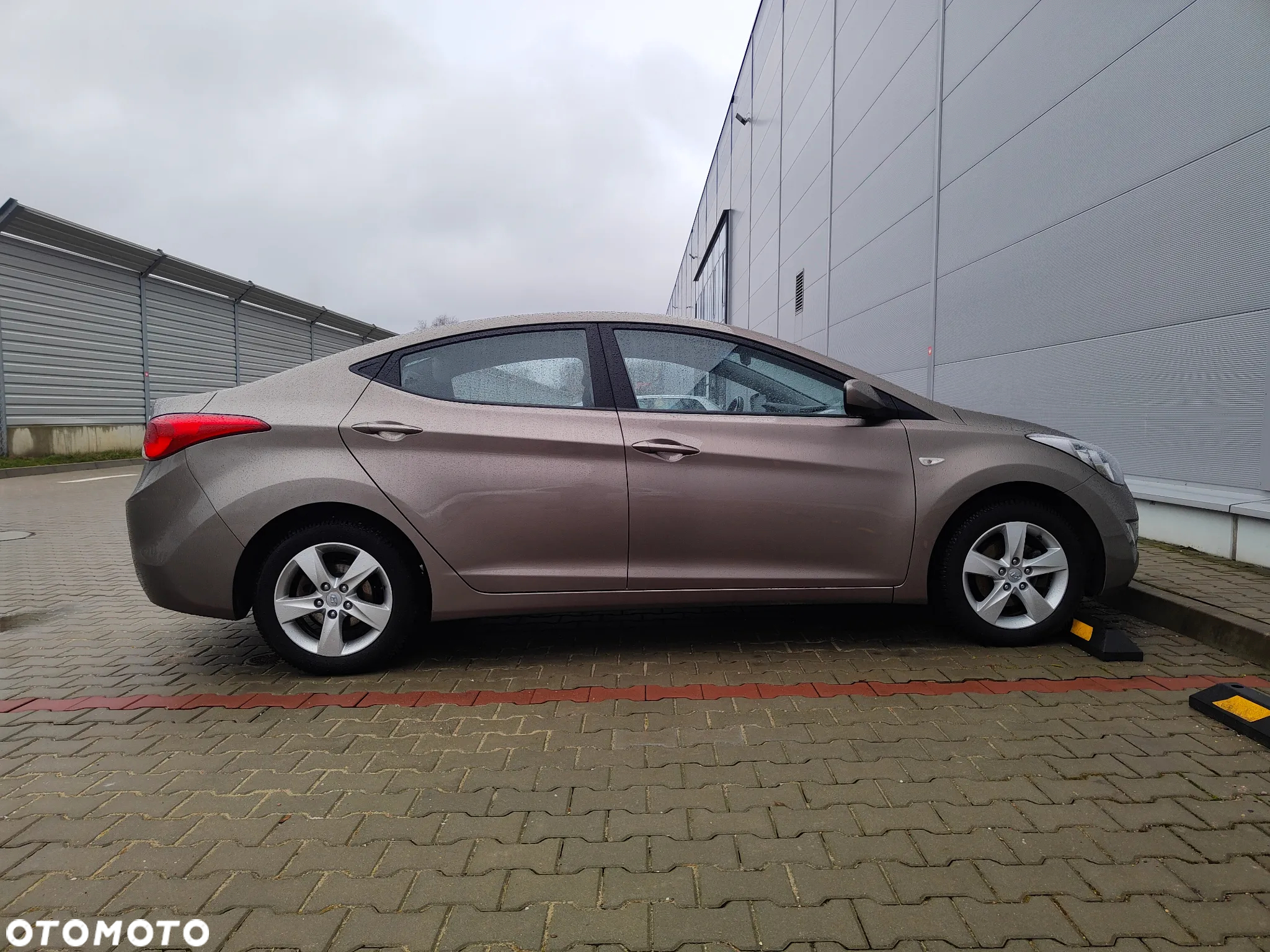 Hyundai Elantra - 5