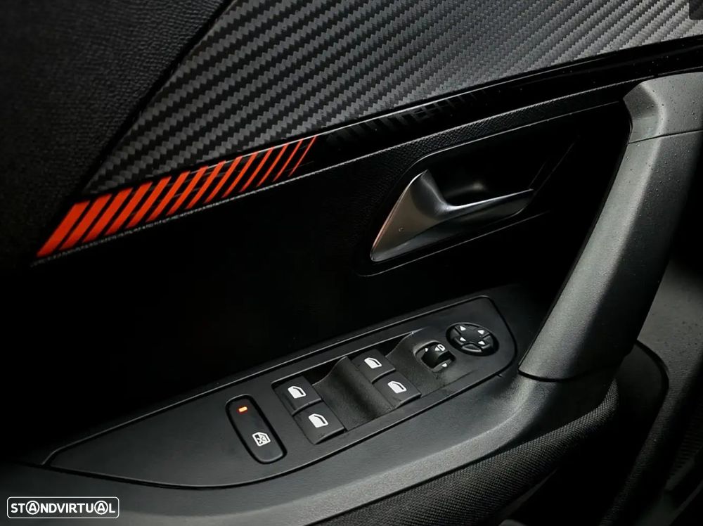 Peugeot e-2008 Allure - 6