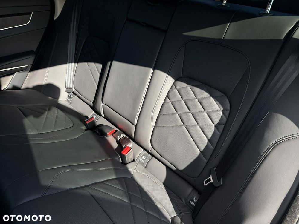 Jaguar XF 2.0 D200 mHEV AWD HSE - 27