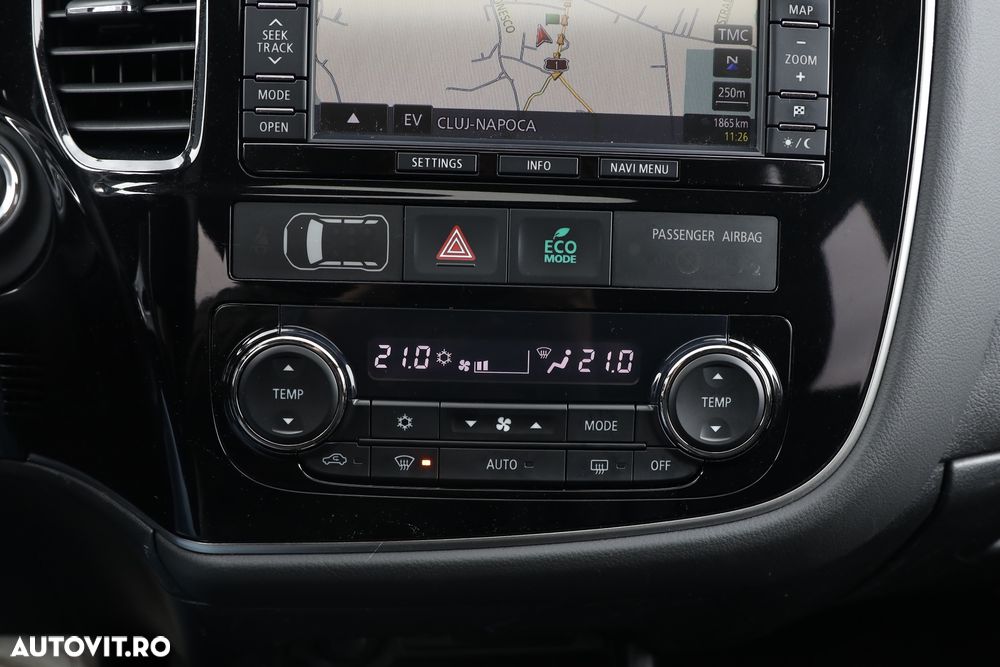 Mitsubishi Outlander 2.0 4WD Plug-In Hybrid - 22