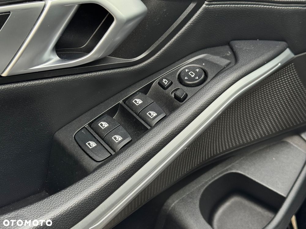 BMW Seria 3 320d Sport Line - 38