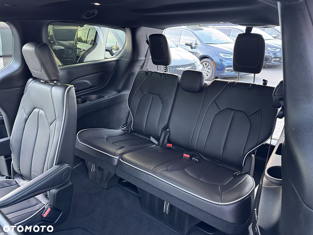 Chrysler Pacifica - 36