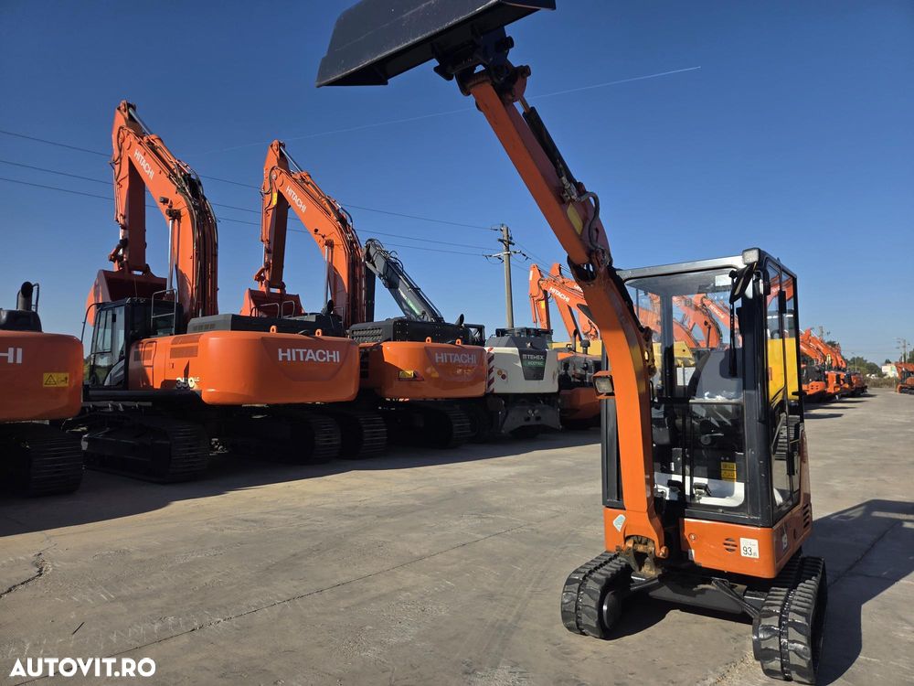 Hitachi ZX19-6, 2 tone, CUPLA RAPIDA+4 CUPE, adancime sapare 2,5m, latime 0,8m cu senile extensibile la 1,2m, inst picon pe brate, lama nivelare, ridica 1tona, senile 80% ok, produs in JAPONIA, STARE FOARTE BUNA, posibilitate leasing-PROMOTIE 21.900 Eur+Tva - 29