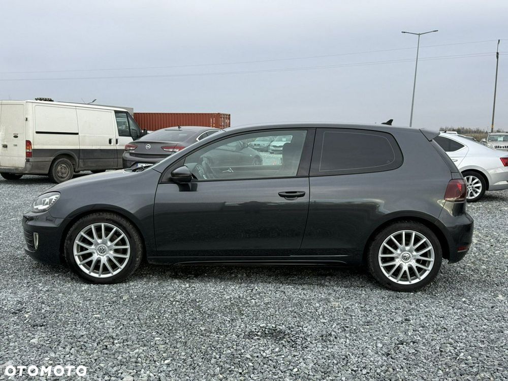 Volkswagen Golf - 6