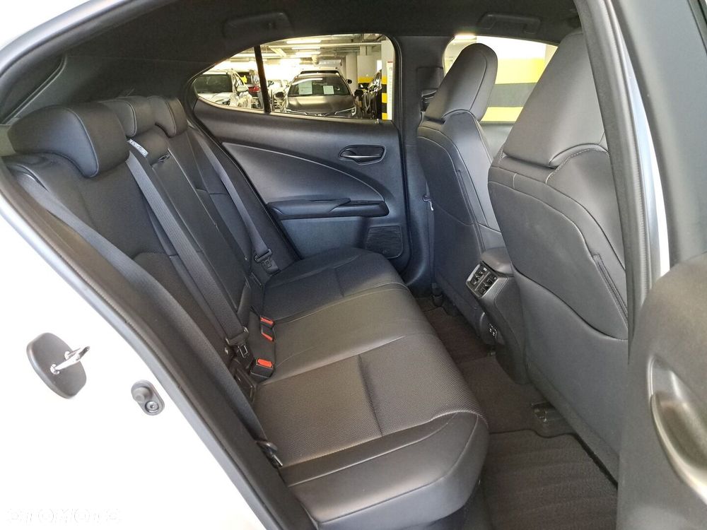 Lexus UX - 15