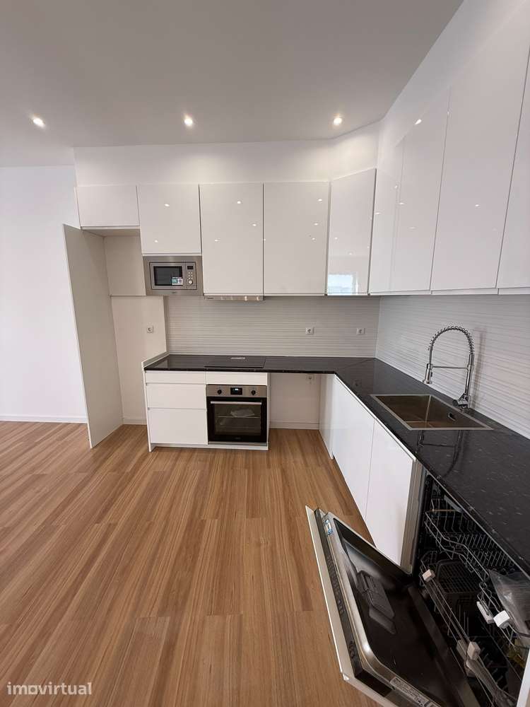 Moradia T2 moderna/Garagem/ 3 min da praia da Barra e parque Ordino. - Grande imagem: 4/12