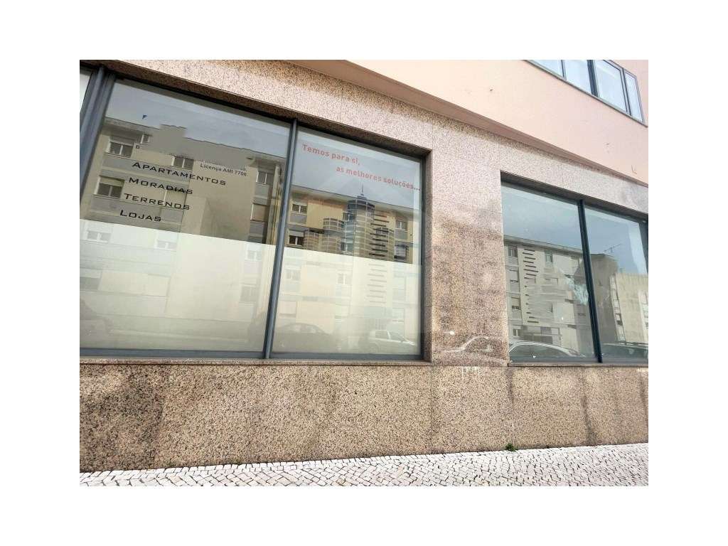 Loja em São João da Madeira - Imóvel de Banco - Grande imagem: 2/18
