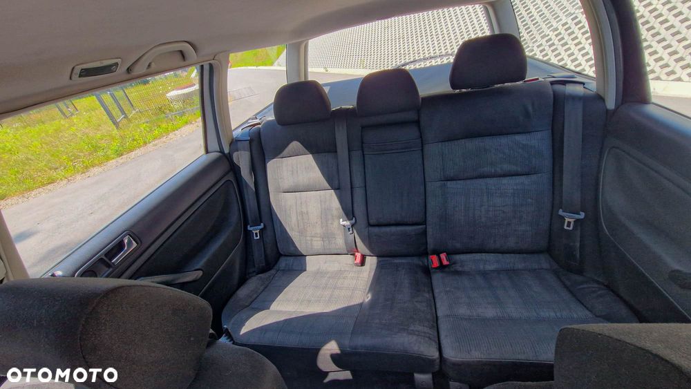 Volkswagen Passat 1.9 TDI Comfortline - 14