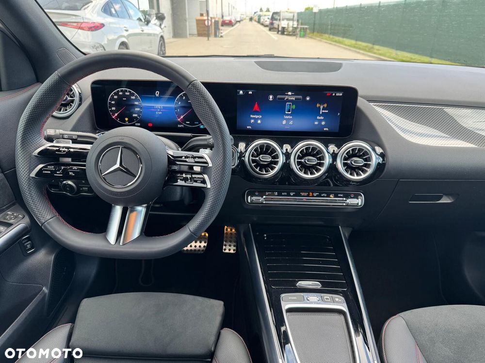 Mercedes-Benz GLA - 22