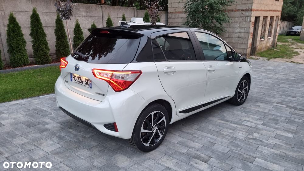 Toyota Yaris Hybrid 100 Selection Platinum - 5