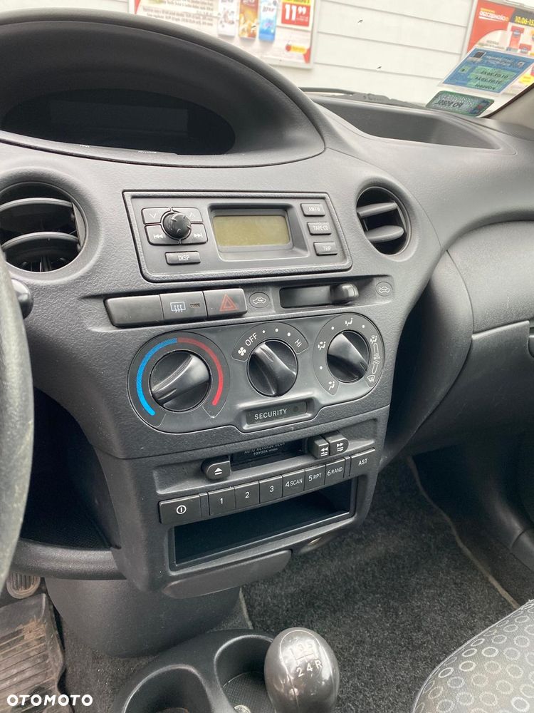 Toyota Yaris 1.3 Blue - 13