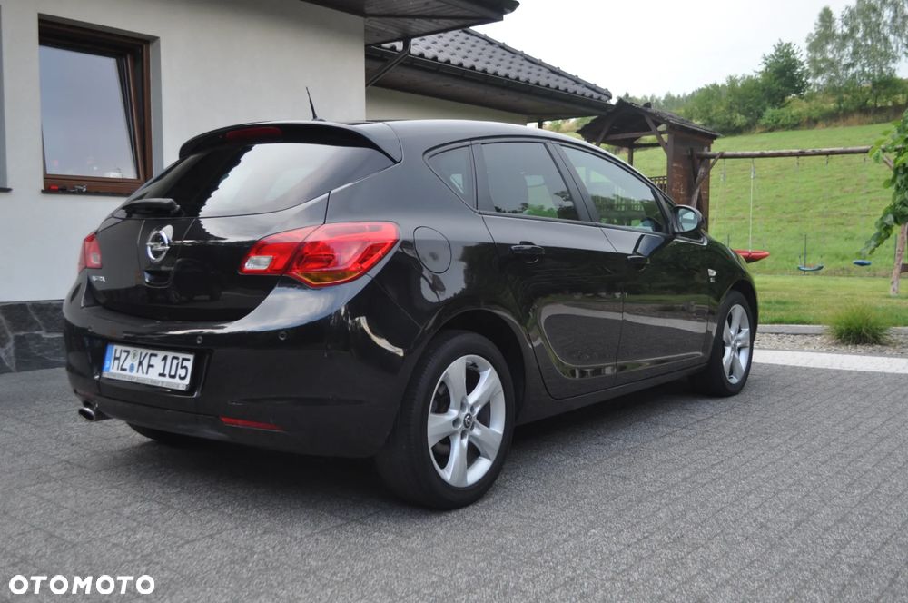 Opel Astra 1.4 Turbo 150 Jahre - 14