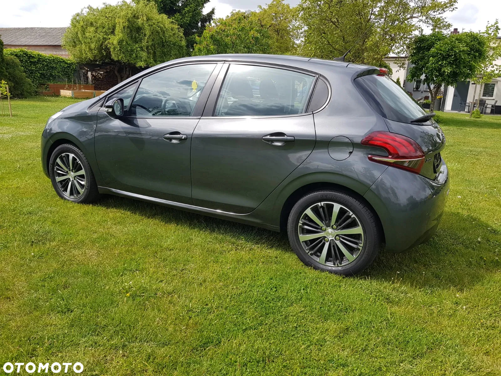 Peugeot 208 1.2 PureTech Allure - 2
