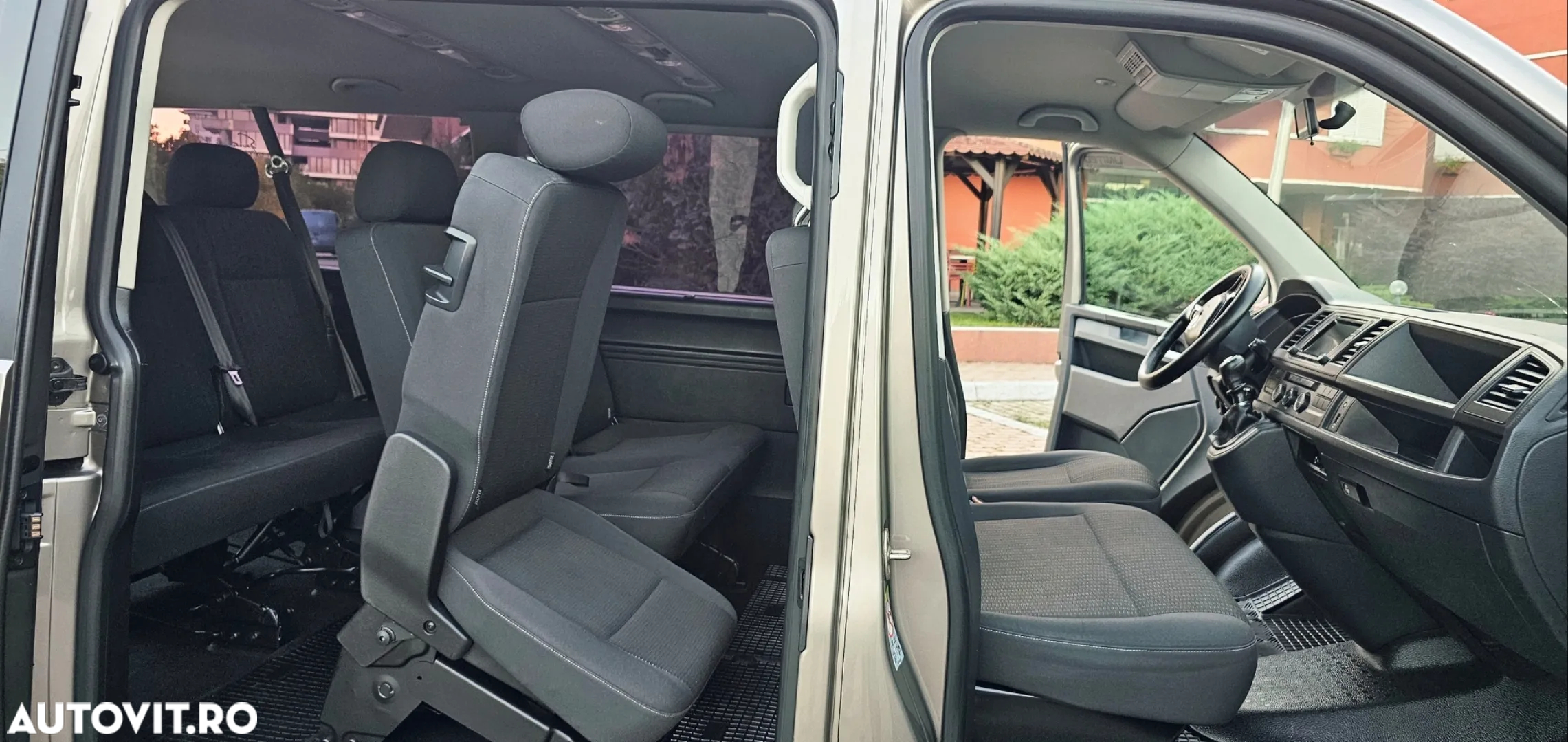 Volkswagen Caravelle - 6