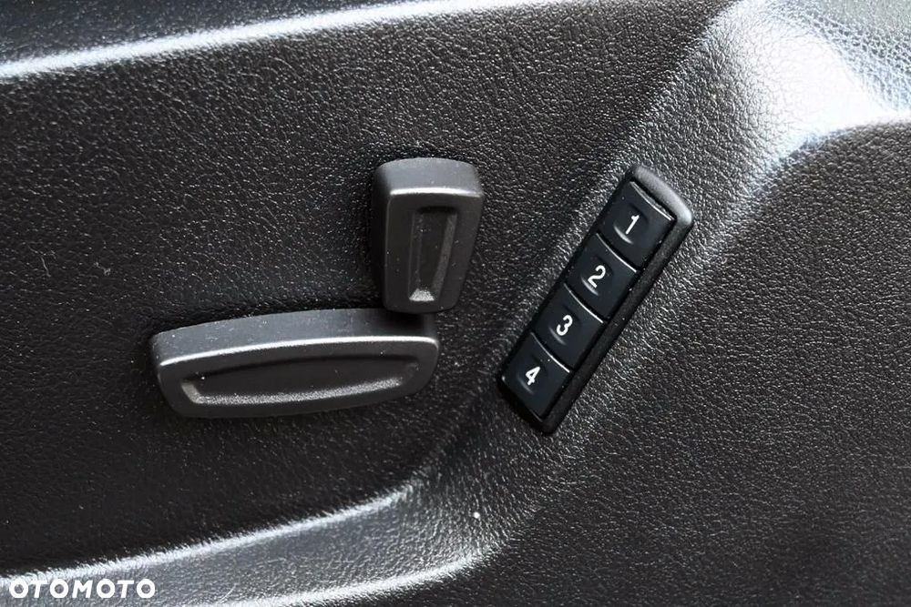 Ford S-Max 2.0 TDCi DPF Titanium X - 31