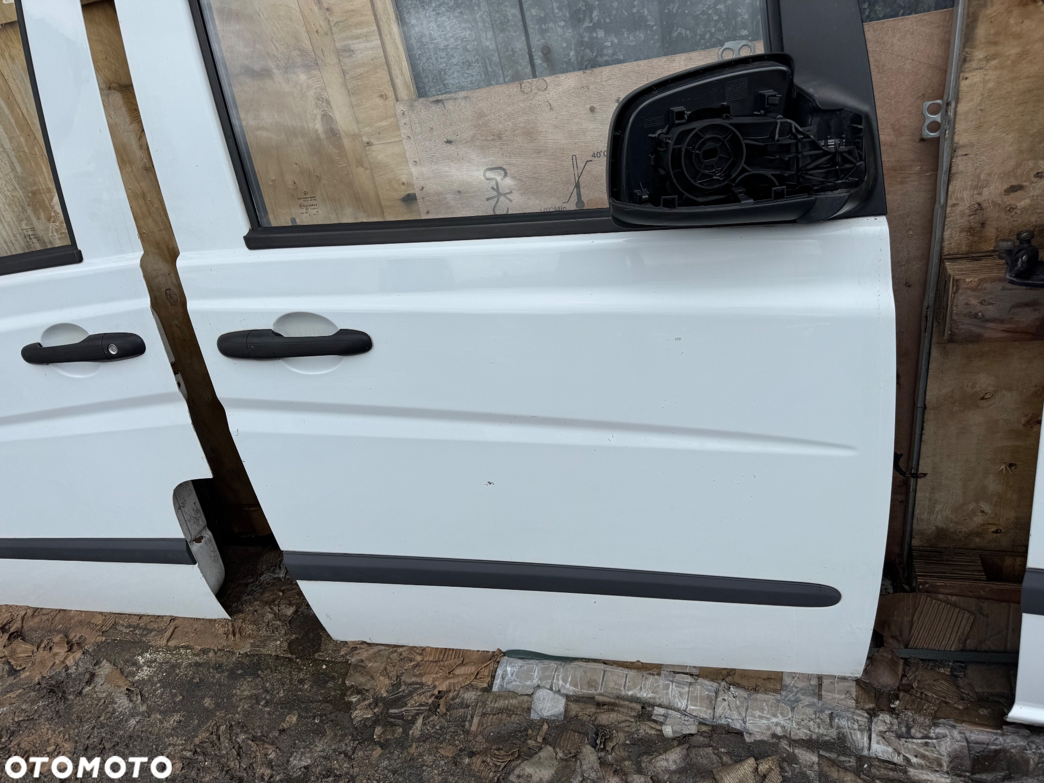 Mercedes vito 639 biały białe   Zderzak tył tylni Drzwi przednie prawe lewe ładne bez rdzy -500 sztuka   Drzwi przesuwne kompletne 850 sztuka   Szybka wysyłka  Drzwi boczne drzwi przesuwne prawe lewe - 3