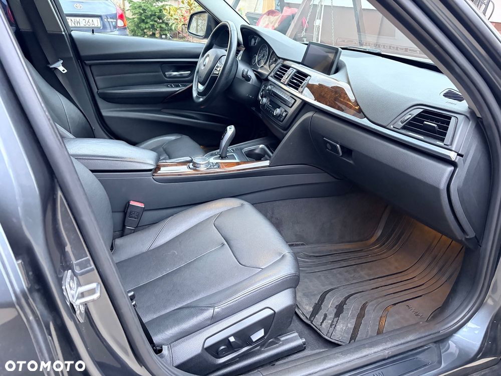 BMW Seria 3 328i xDrive Luxury Line - 12