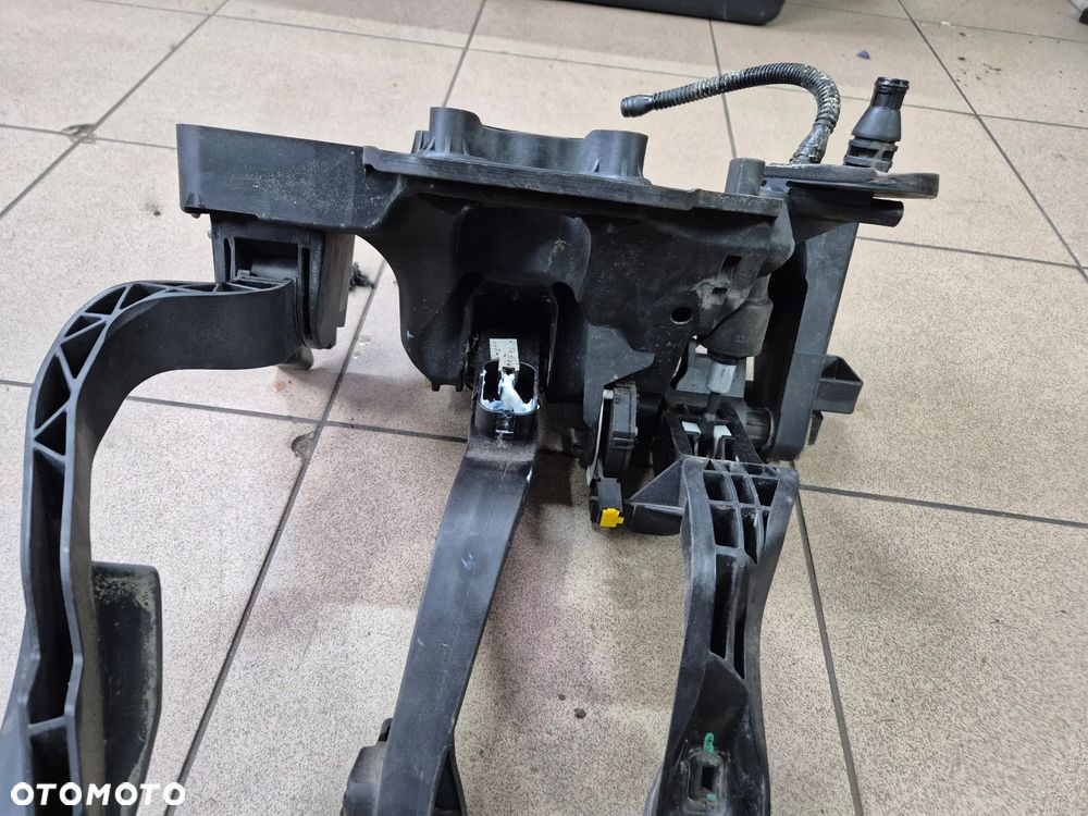 PEDAŁY KOMPLETNE START-STOP FIORINO IV NEMO BIPPER 08r.+ - 4