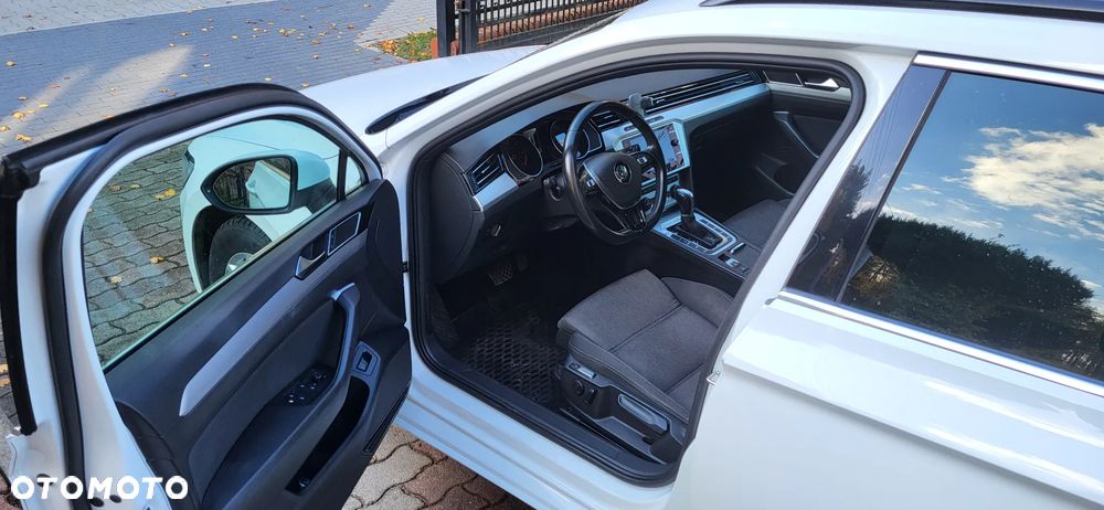 Volkswagen Passat 2.0 TDI (BlueMotion Technology) DSG Comfortline - 11