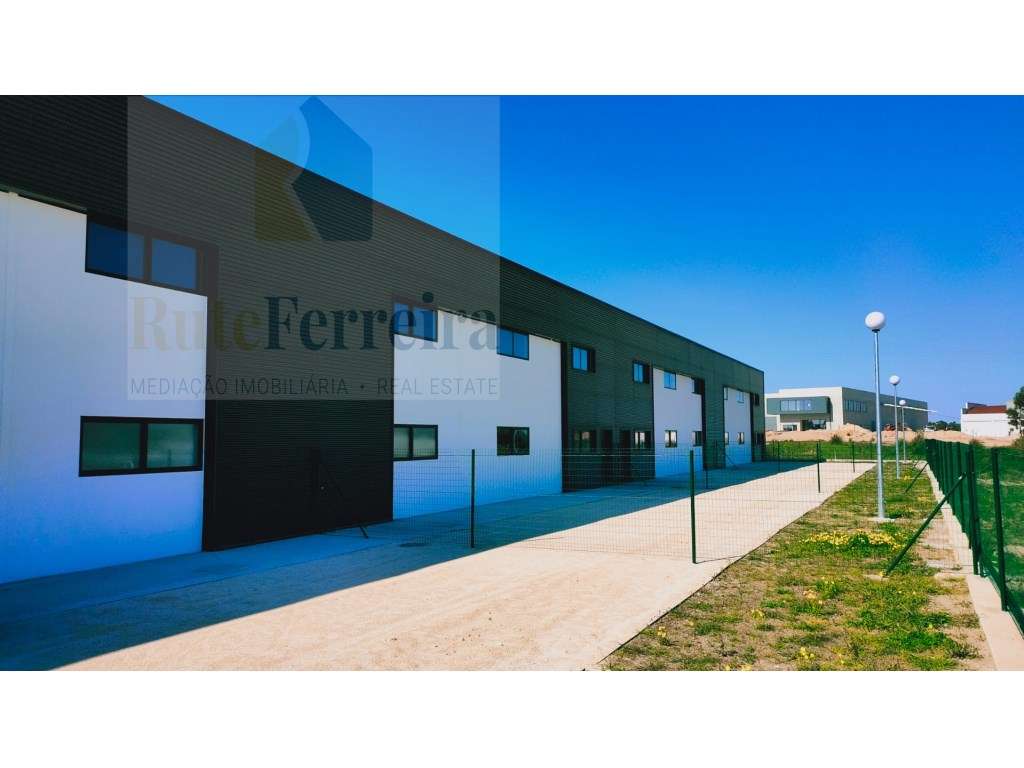 Armazém novo numa área Industrial! - Grande imagem: 2/16