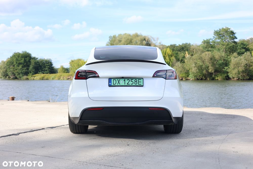 Tesla Model Y Performance Dual Motor AWD - 8