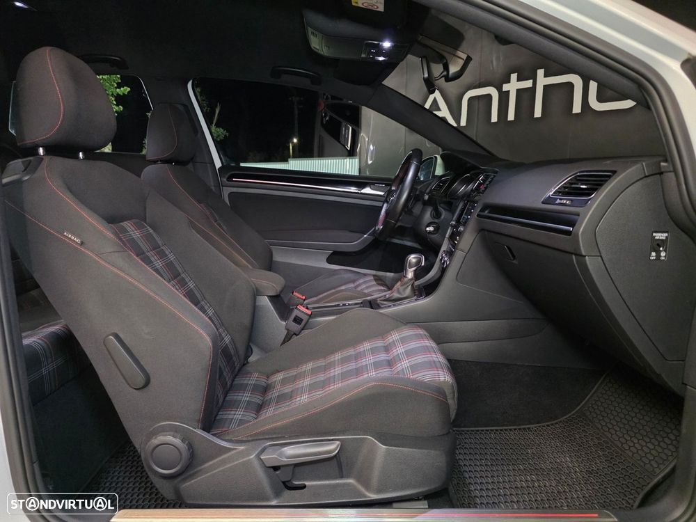 VW Golf 2.0 TSi GTi DSG - 18
