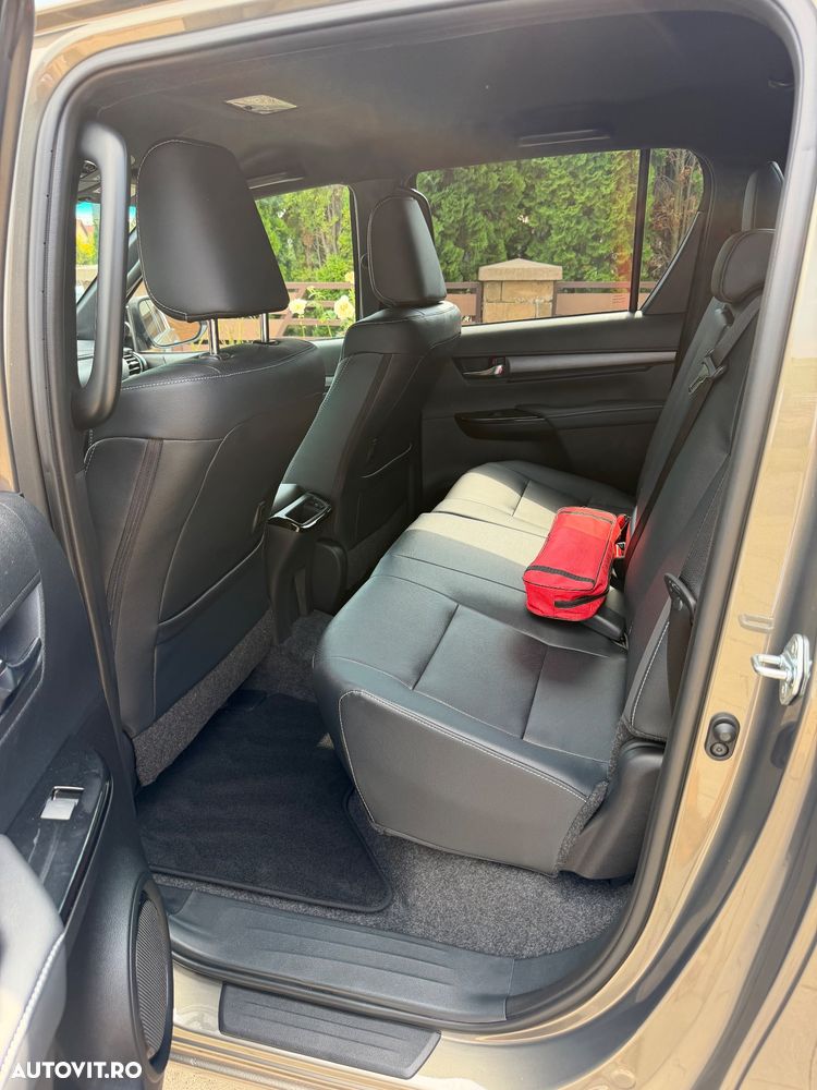 Toyota Hilux 2.8D MHEV Double Cab 6AT AWD Invincible - 9