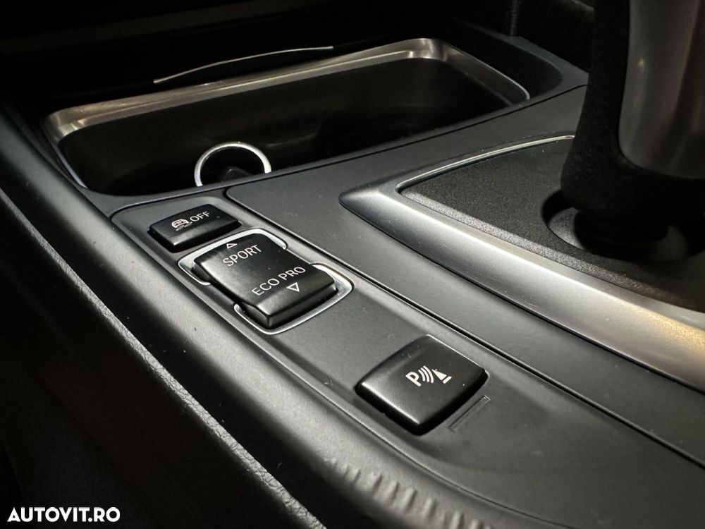 BMW Seria 3 320d Efficient Dynamic Edition Aut. Luxury Line - 32
